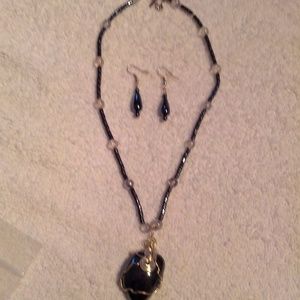 Necklace/earnings set